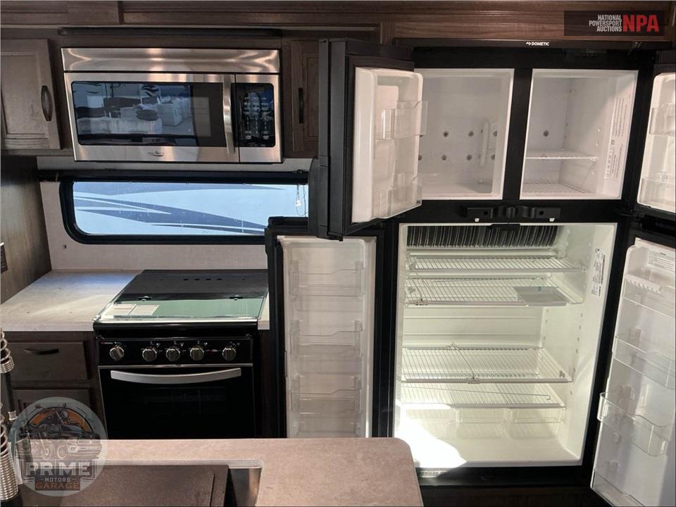 2020 Voyage By Winnebago M-3235RL - FIFTH WHEEL SERIES — фото 20