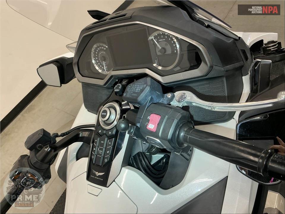 2018 Honda GL1800 GOLDWING TOUR (WHITE) — фото 30