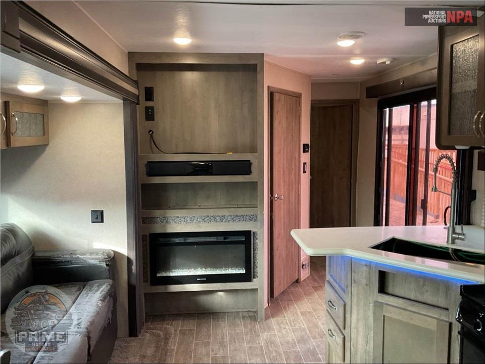 2019 Palomino By Forest River M-38DBS PUMA DESTINATION SERIES — фото 9