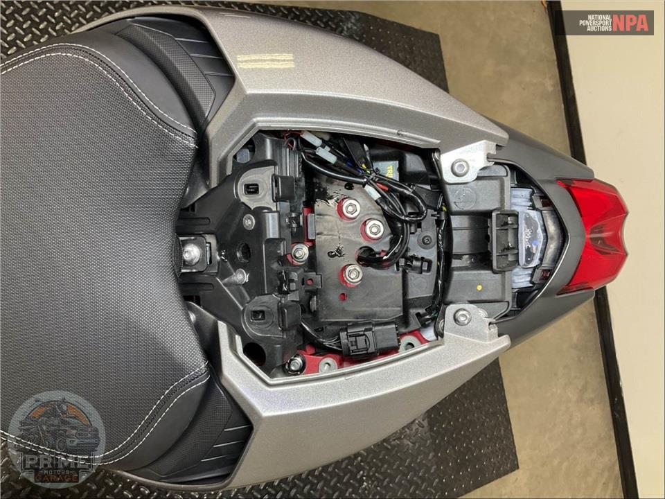 2022 Triumph STREET TRIPLE 765 RS (SILVER) — фото 13