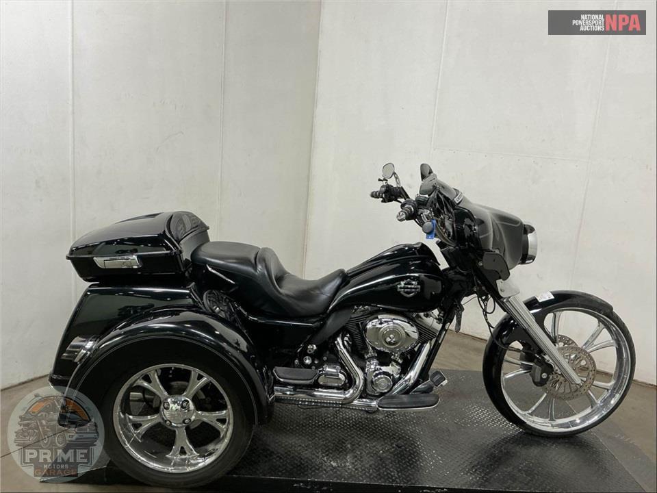 2010 Harley-Davidson FLHTCUTG TRIGLIDE ULTRA CLASSIC — фото 1