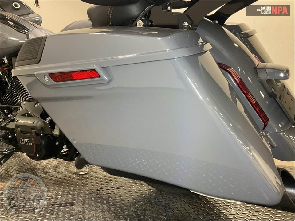 2018 Harley-Davidson FLTRXSE CVO ROAD GLIDE — фото 19