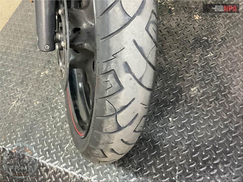 2013 Yamaha XV19CDB/C RAIDER — фото 16