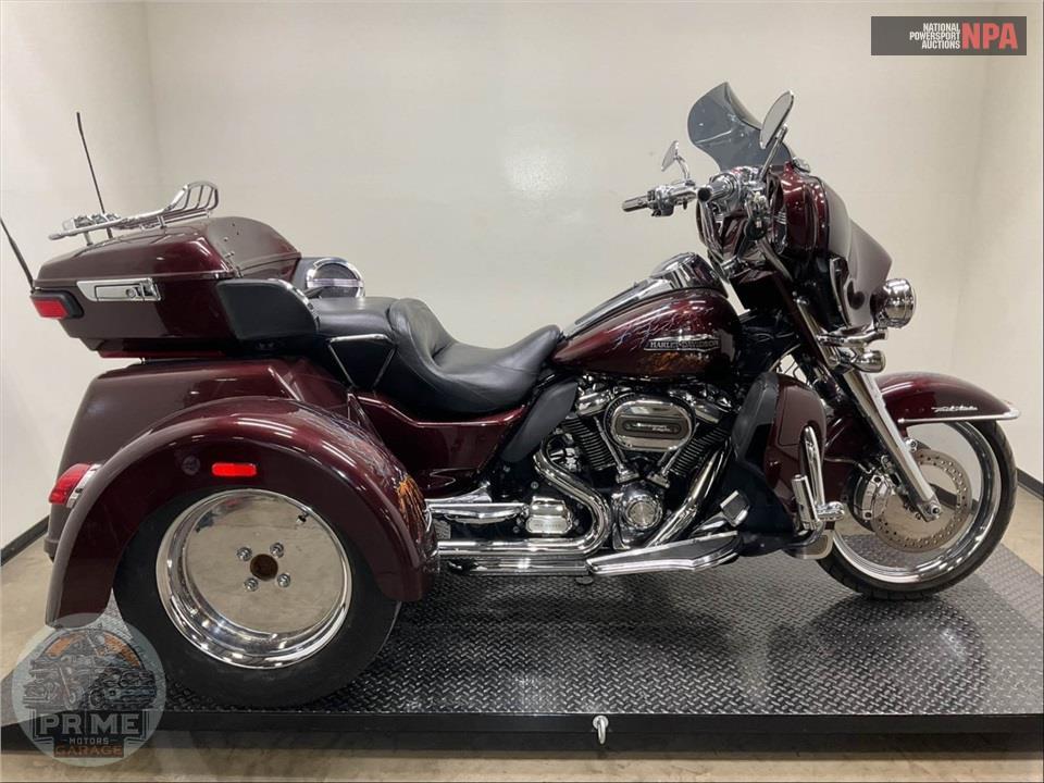 2019 Harley-Davidson FLHTCUTG TRI GLIDE ULTRA — фото 1