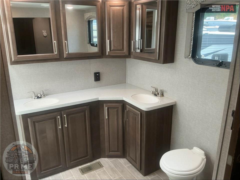 2020 Keystone Rv M-3710 KP - ALPINE FIFTH WHEEL SERIES — фото 13