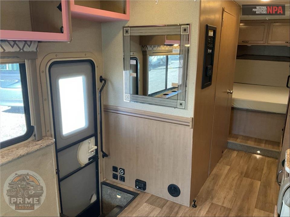 2019 Thor Motor Coach M-28Z E450-V10 - FOUR WINDS SERIES — фото 9
