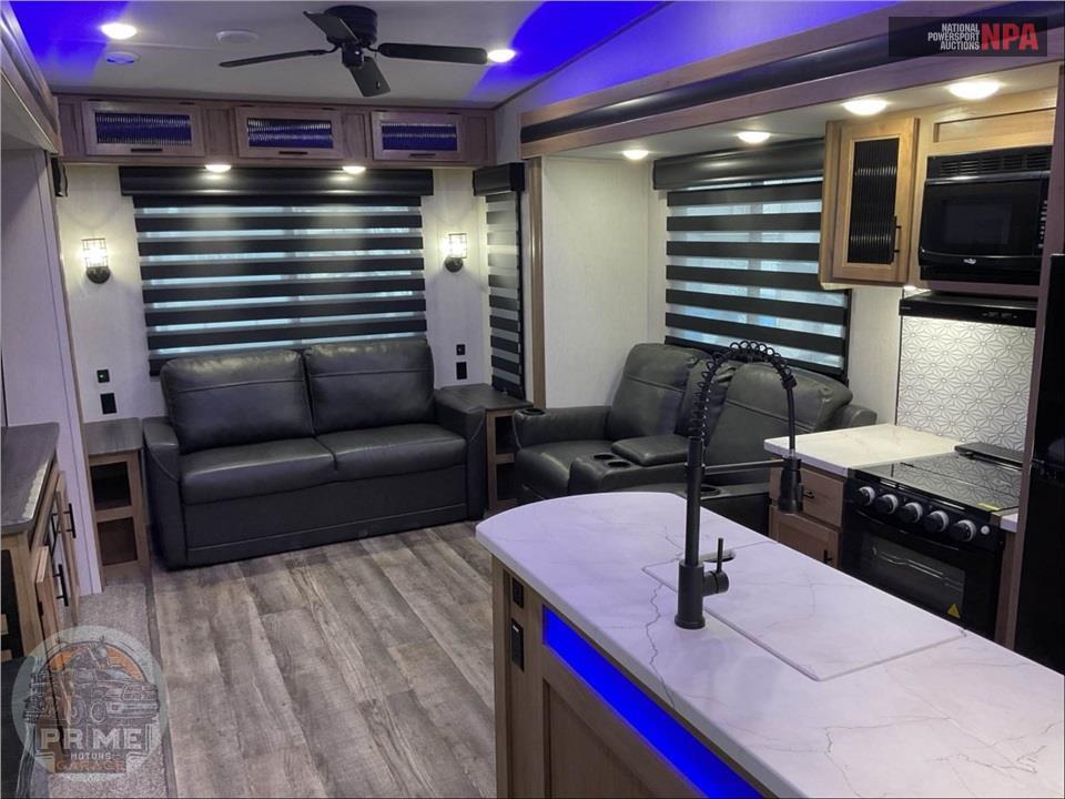 2023 Cherokee By Forest River M-3660SUITE - ARCTIC WOLF FIFTH WHEEL SERIES — фото 6