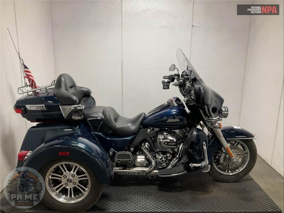 2016 Harley-Davidson FLHTCUTG TRIGLIDE ULTRA CLASSIC — фото 1