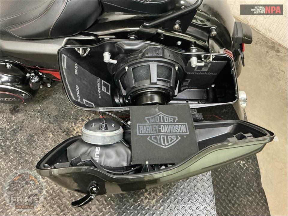 2018 Harley-Davidson FLTRXSE CVO ROAD GLIDE — фото 19