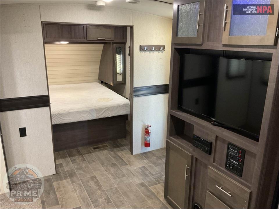 2019 Crossroads Rv M-253 RB - SUNSET TRAIL SUPER LITE SERIES — фото 7