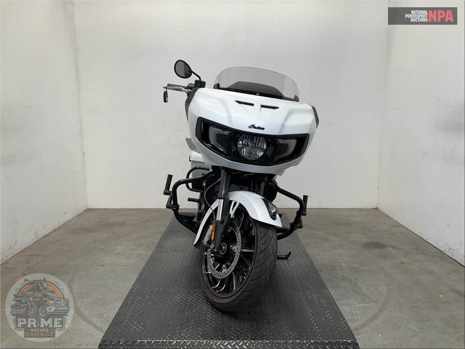 2021 Indian Motorcycle CHALLENGER DARK HORSE (BLACK/BRONZE SMOKE) — фото 2