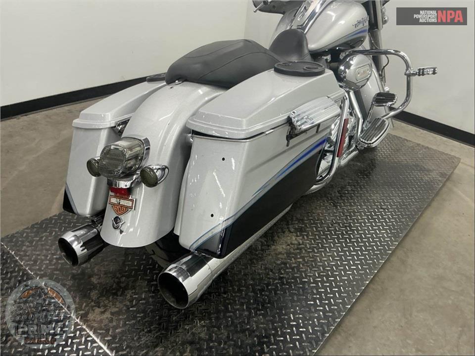 2009 Harley-Davidson FLHTCUSE4 — фото 26