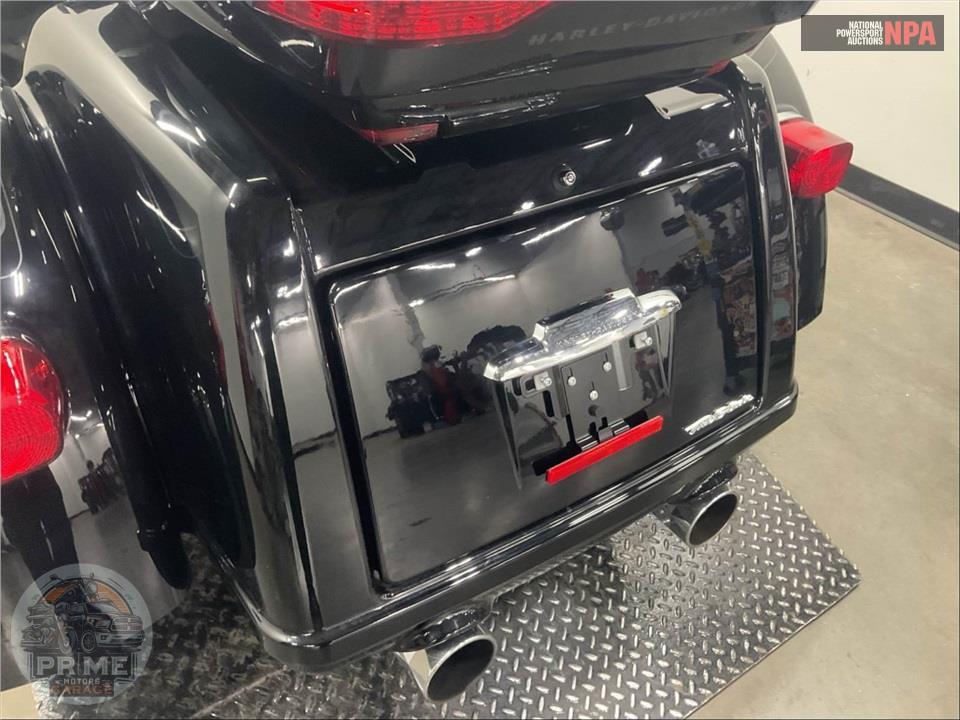 2023 Harley-Davidson FLHTCUTG TRI GLIDE ULTRA CLASSIC — фото 19