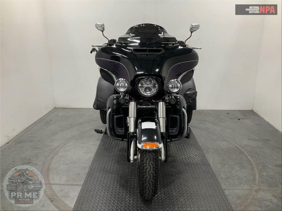 2018 Harley-Davidson FLHTCUTG TRI GLIDE ULTRA — фото 2