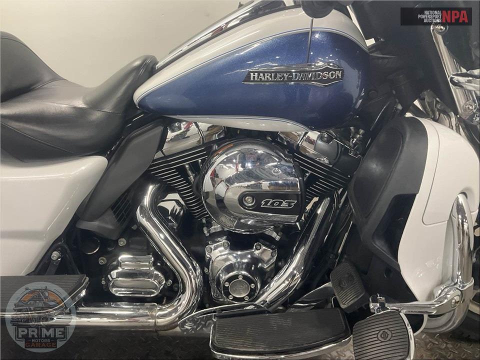 2015 Harley-Davidson FLHTCUTG TRIGLIDE ULTRA CLASSIC — фото 6