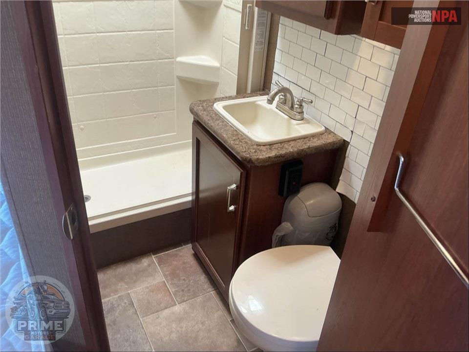 2016 Thor Motor Coach M-23H FORD E450-V10 - FREEDOM ELITE SERIES — фото 15