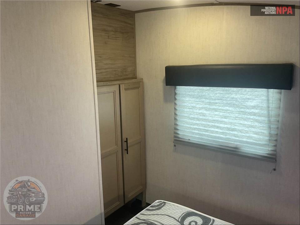 2022 Cherokee By Forest River M-287BH ARCTIC WOLF FIFTH WHEEL SERIES — фото 11
