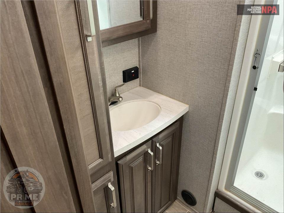 2020 Keystone Rv M-3801 FK - ALPINE FIFTH WHEEL SERIES — фото 16