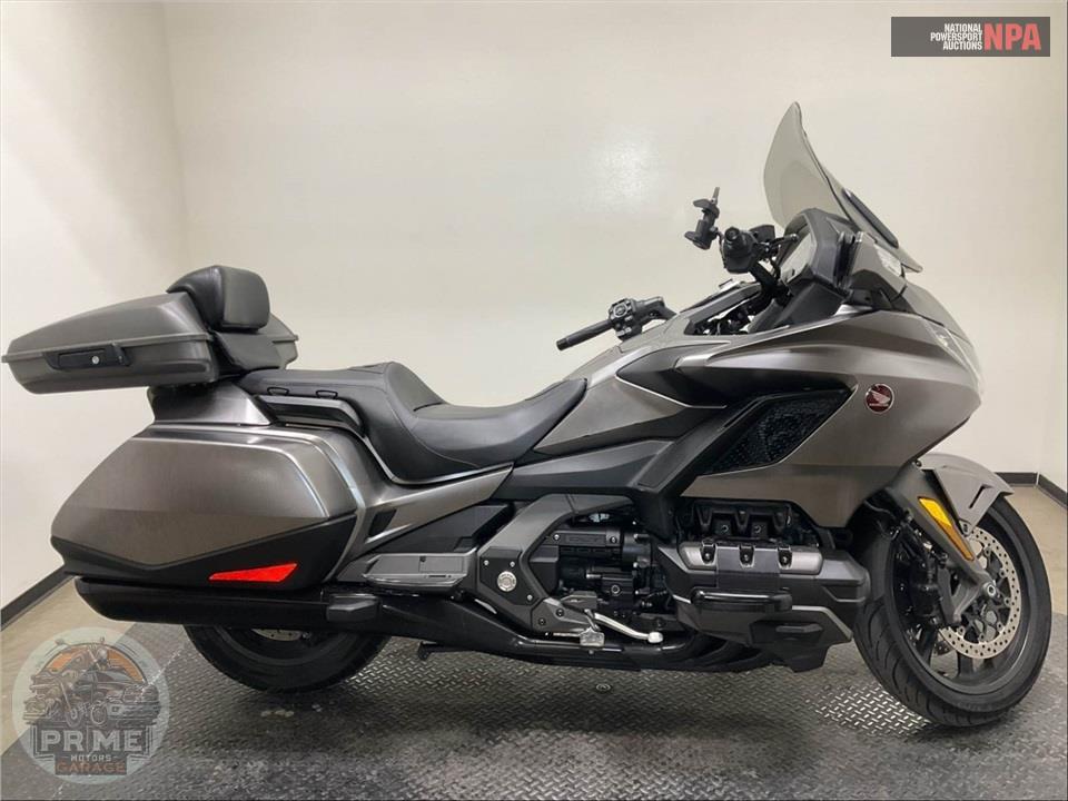 2018 Honda GL1800BD GOLDWING DCT (SILVER) — фото 1