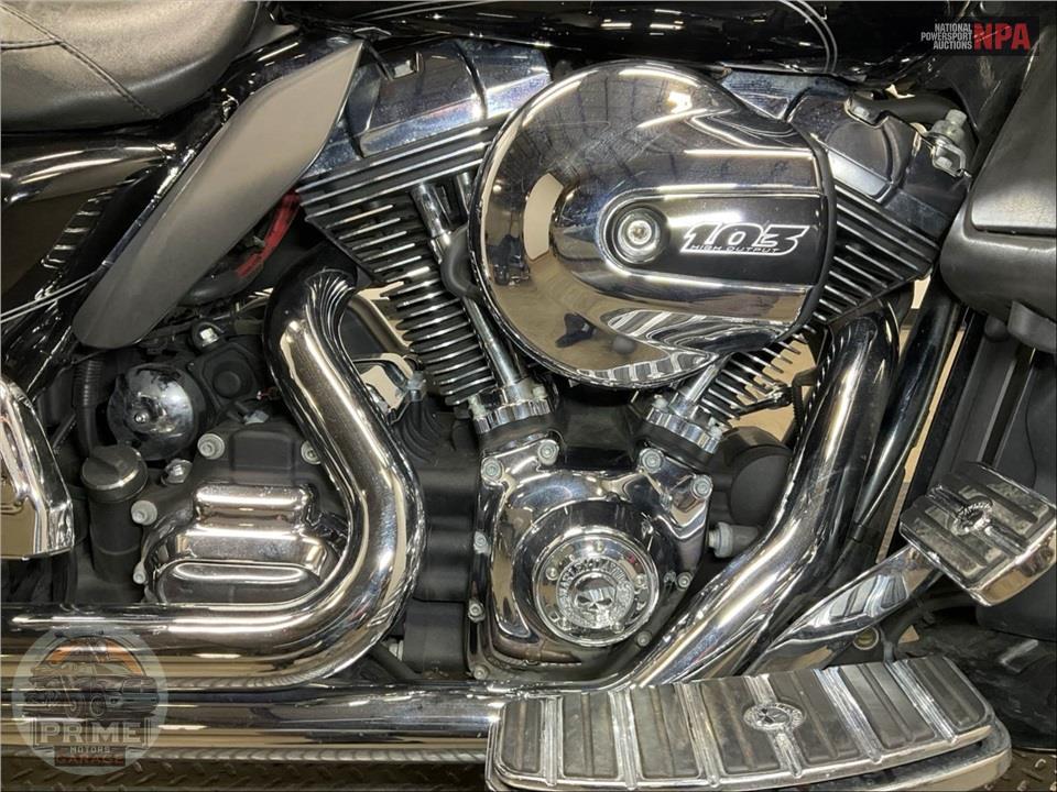 2016 Harley-Davidson FLTRU ROAD GLIDE ULTRA — фото 6