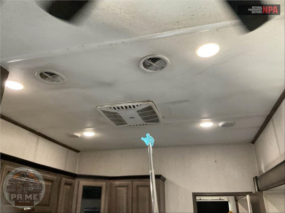 2020 Sierra By Forest River M-3330BH C-CLASS FIFTH WHEEL SERIES — фото 31
