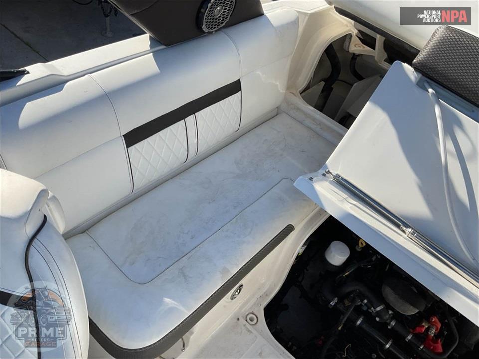 2017 Sea Ray Boats SLX-W 230 SLX SERIES L=23/E=1 370HP MERC IB — фото 32