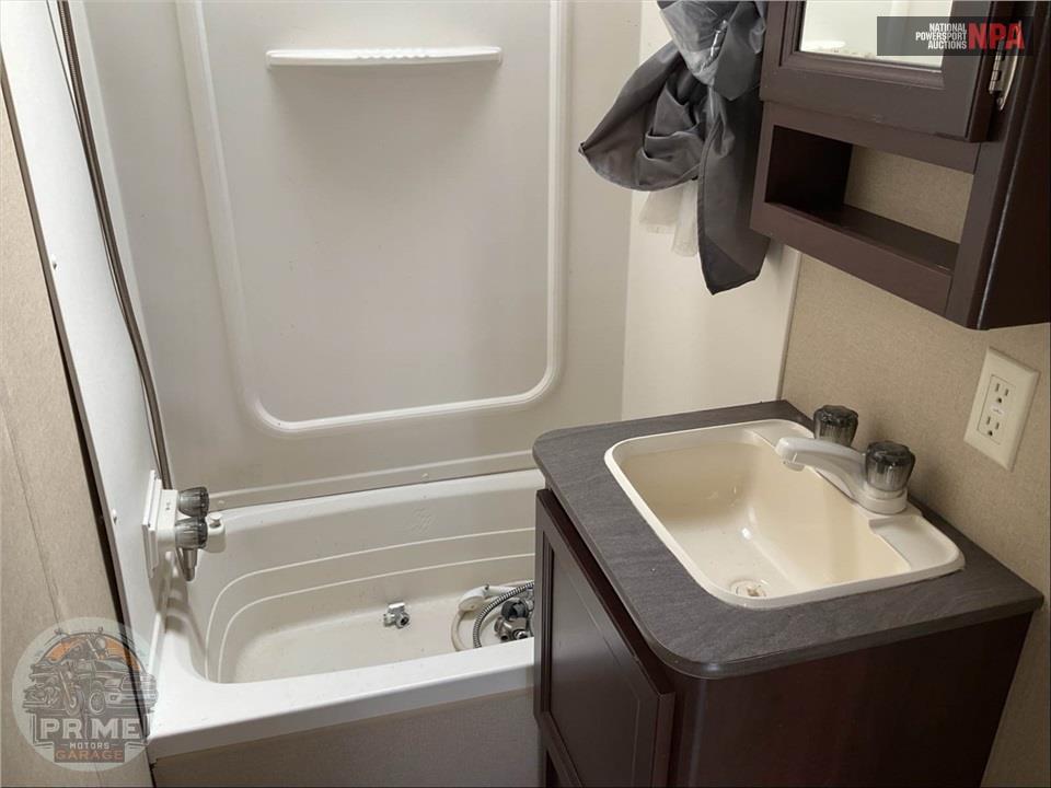 2015 Dutchmen R2600 RUBICON TOY-HAULER TRAVEL TRAILER — фото 23