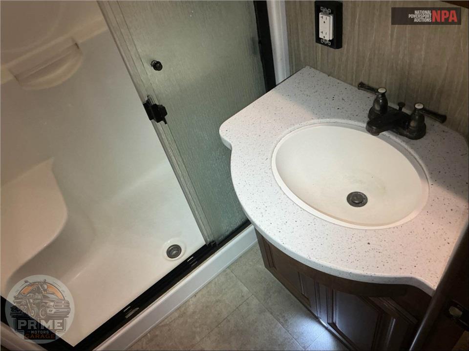 2018 Heartland Rvs M-3310QSCK - BIG COUNTRY FIFTH WHEEL SERIES — фото 17