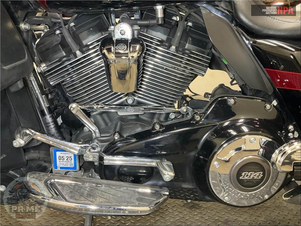 2017 Harley-Davidson FLHXSE CVO STREET GLIDE — фото 7