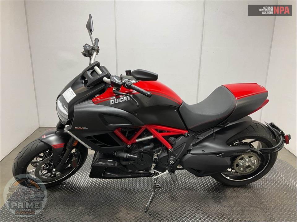 2013 Ducati DIAVEL CARBON — фото 3