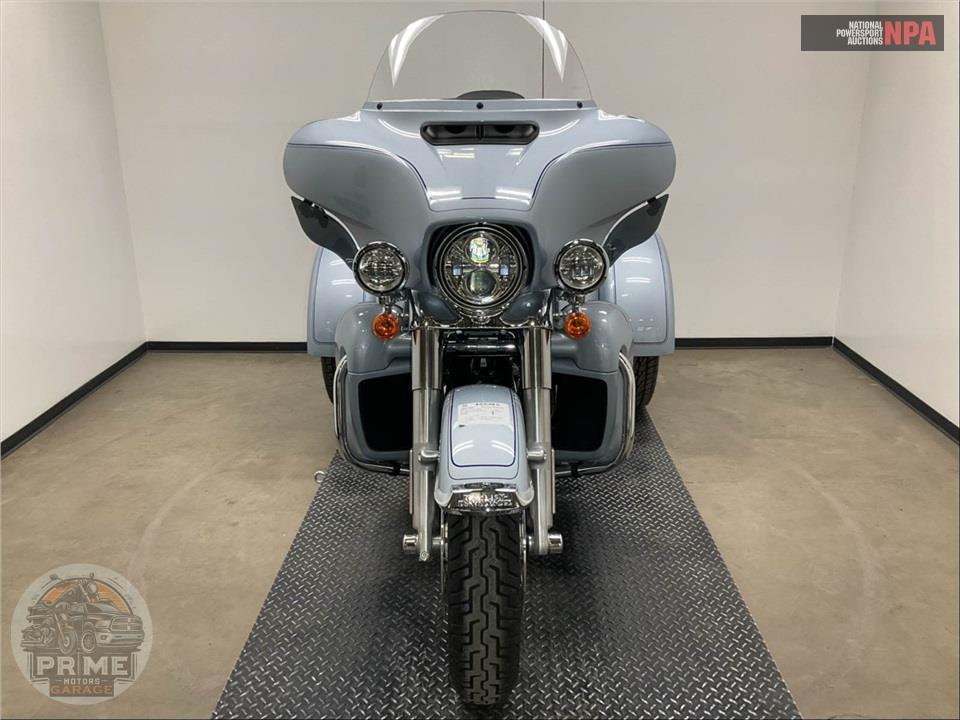 2023 Harley-Davidson FLHTCUTG TRI GLIDE ULTRA CLASSIC — фото 2