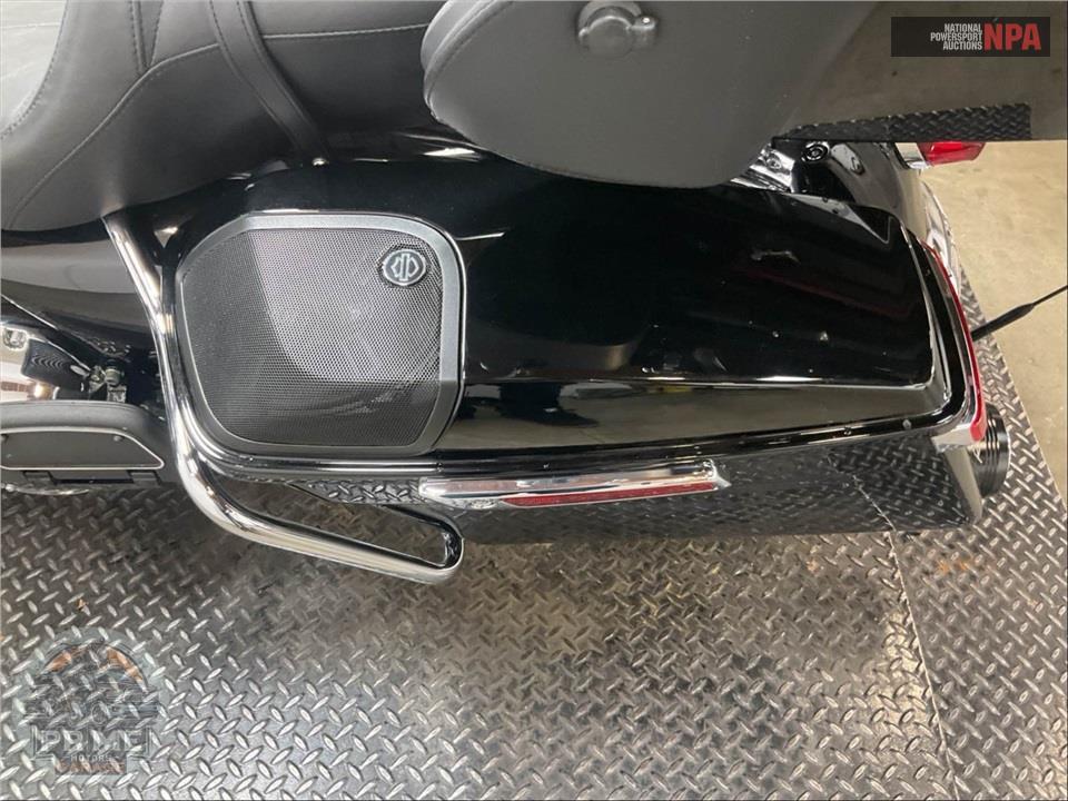 2018 Harley-Davidson FLTRU ROAD GLIDE ULTRA — фото 18