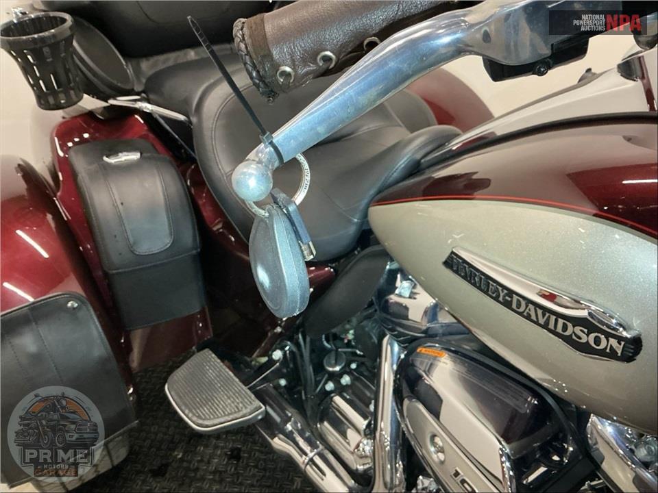 2018 Harley-Davidson FLHTCUTG TRI GLIDE ULTRA — фото 11