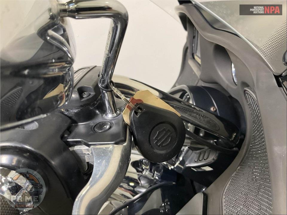 2017 Harley-Davidson FLTRU ROAD GLIDE ULTRA — фото 11