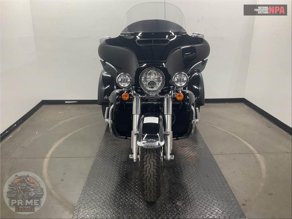 2024 Harley-Davidson FLHTCUTG TRI GLIDE ULTRA CLASSIC — фото 2