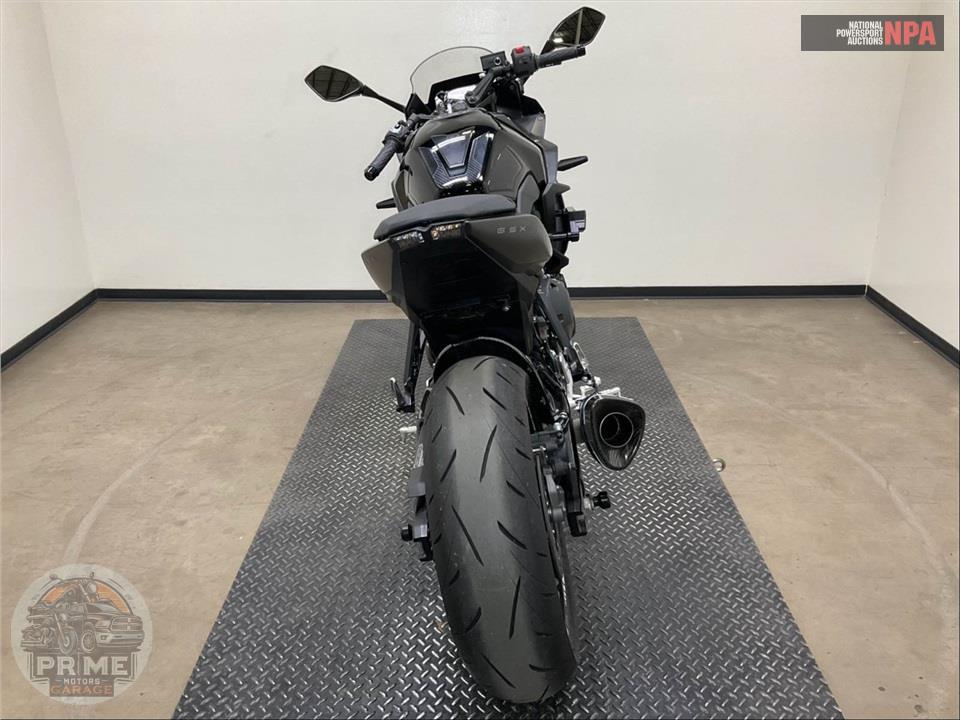 2025 Suzuki GSX800FRQM5 GSX-8R — фото 4