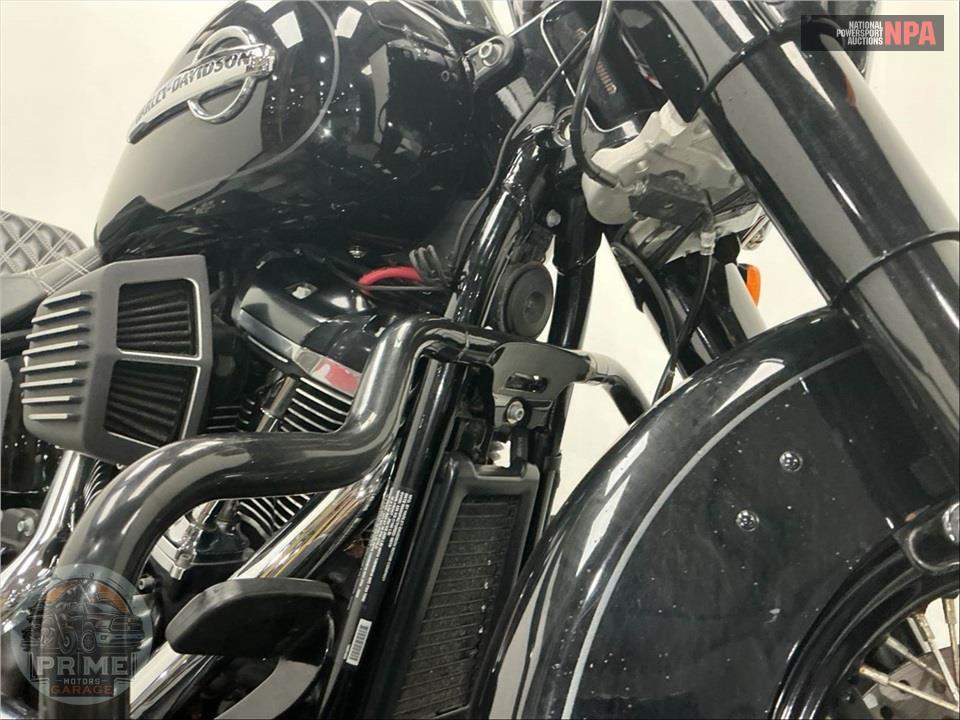 2019 Harley-Davidson FLHC HERITAGE CLASSIC — фото 12