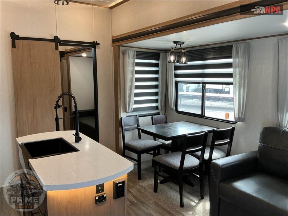 2023 Sabre By Forest River M-38DBQ - FIFTH WHEEL SERIES — фото 9