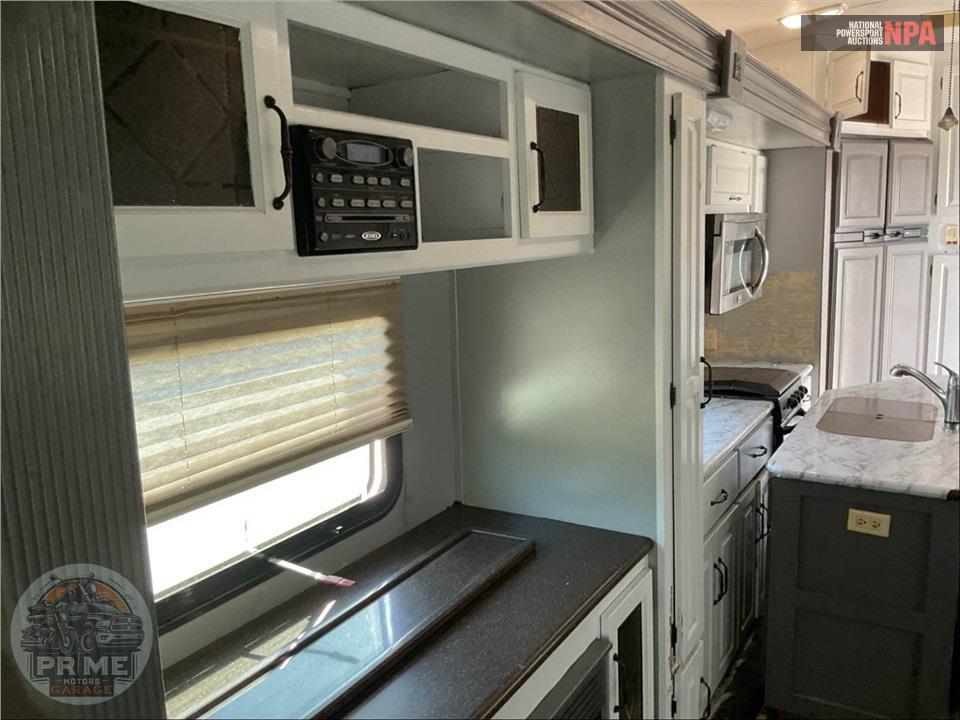 2012 Keystone Rv M-358 RLT - MONTANA MOUNTAINEER FIFTH WHEEL SERIES — фото 9