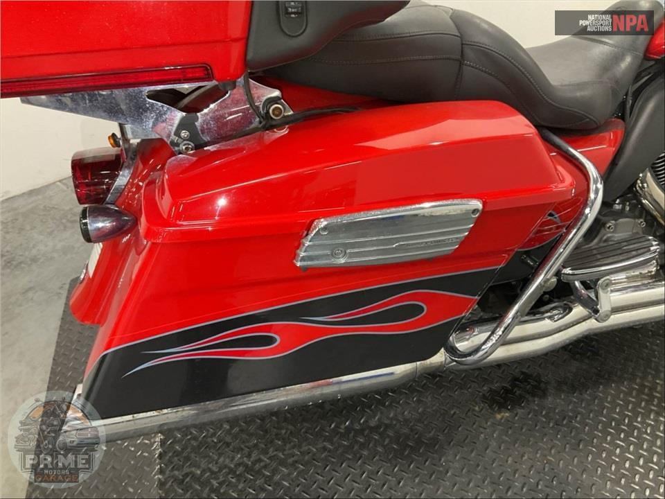 2010 Harley-Davidson FLHTCUSE5 — фото 27