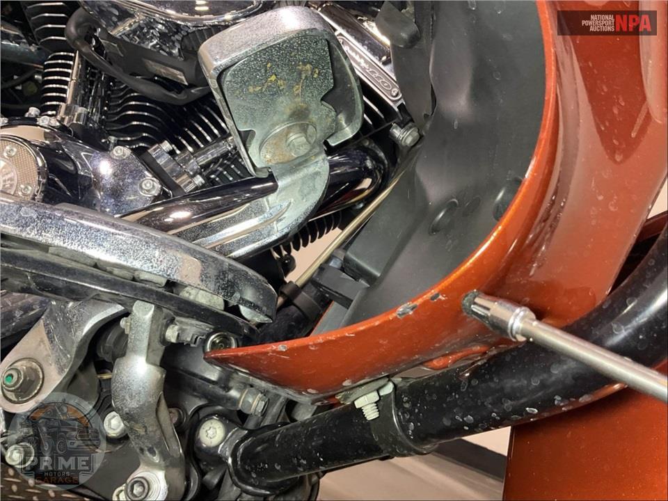 2015 Harley-Davidson FLTRUSE CVO ROAD GLIDE ULTRA — фото 15