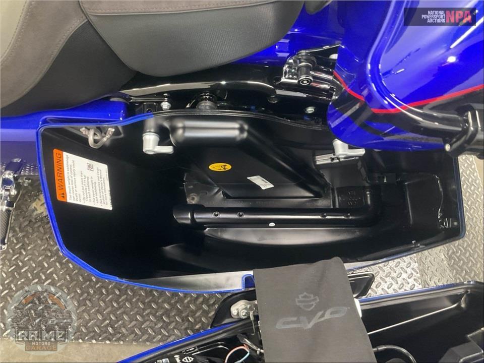 2025 Harley-Davidson FLTRXSE CVO ROAD GLIDE — фото 16