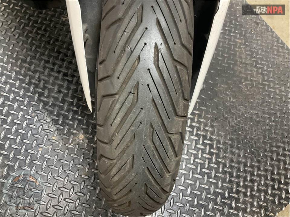 2018 Yamaha XMAX — фото 17