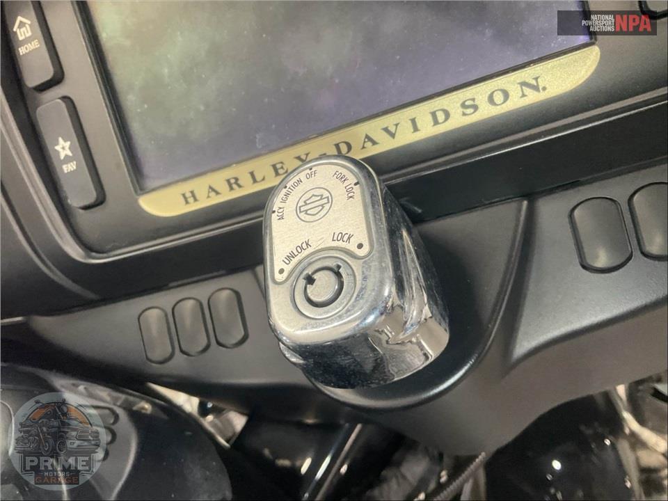 2018 Harley-Davidson FLHX STREET GLIDE — фото 12
