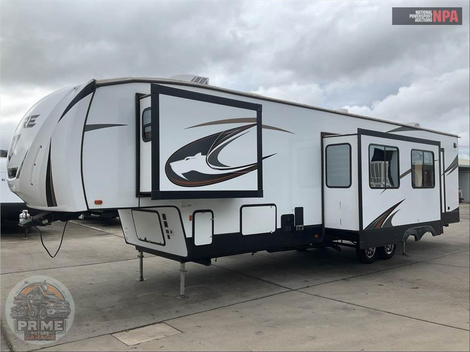 2023 Sabre By Forest River M-38DBQ - FIFTH WHEEL SERIES — фото 2