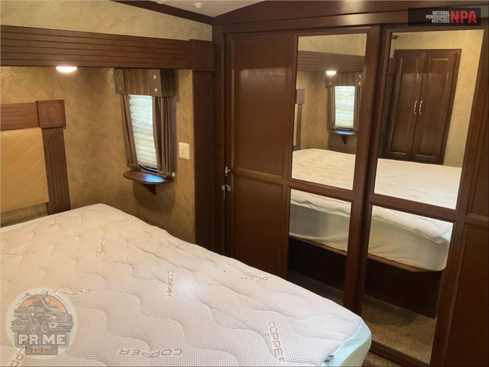 2013 Cedar Creek M-36RE - FIFTH WHEEL SERIES — фото 11