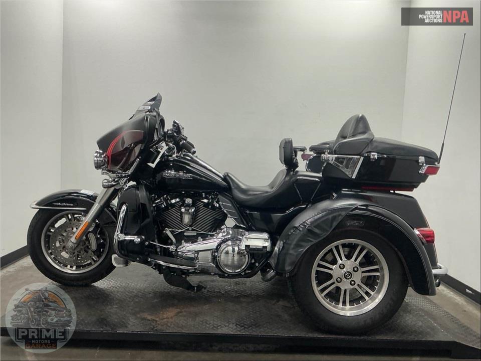 2017 Harley-Davidson FLHTCUTG TRIGLIDE ULTRA CLASSIC — фото 3