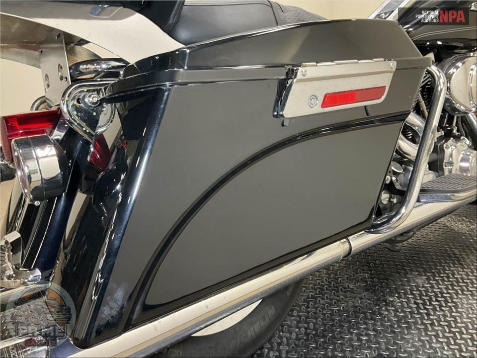 2005 Harley-Davidson FLHRCI ROAD KING CLASSIC — фото 23