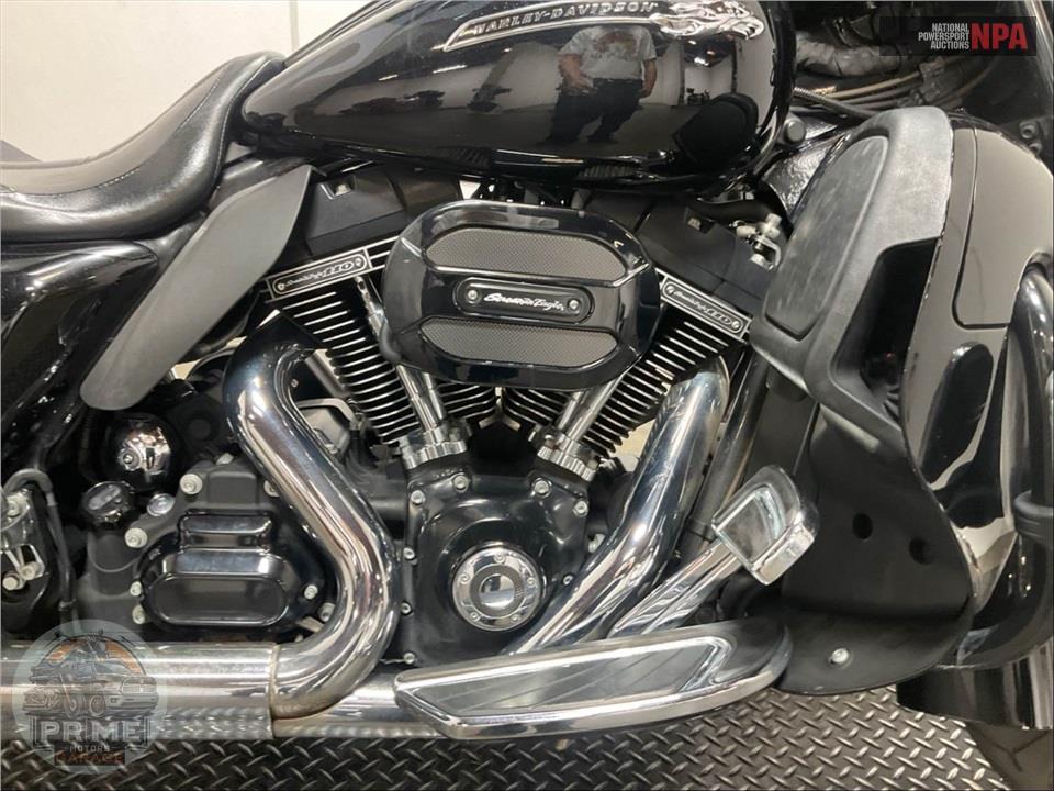 2016 Harley-Davidson FLHXSE CVO STREET GLIDE SPECIAL — фото 6