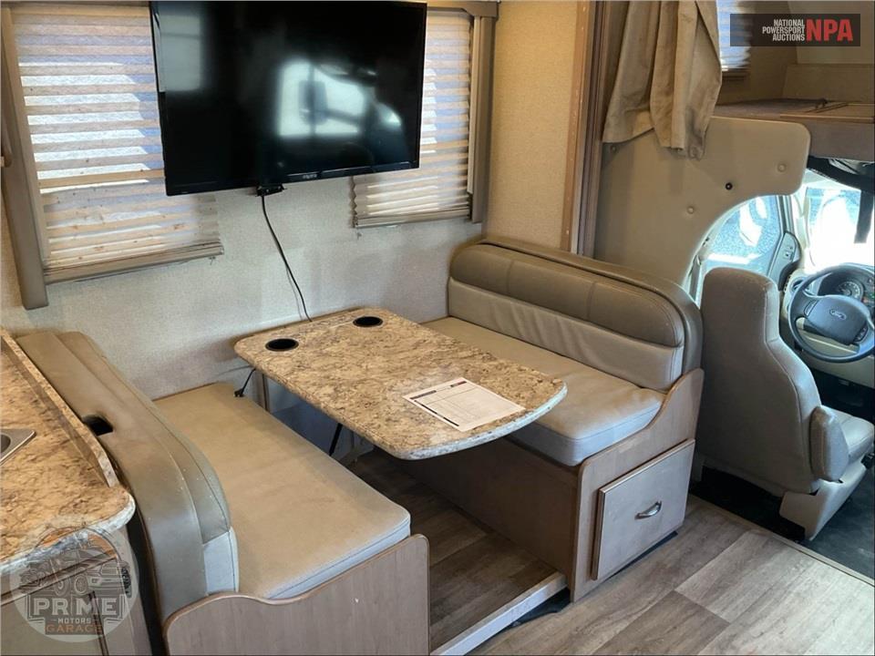 2019 Thor Motor Coach M-28Z E450-V10 - FOUR WINDS SERIES — фото 7